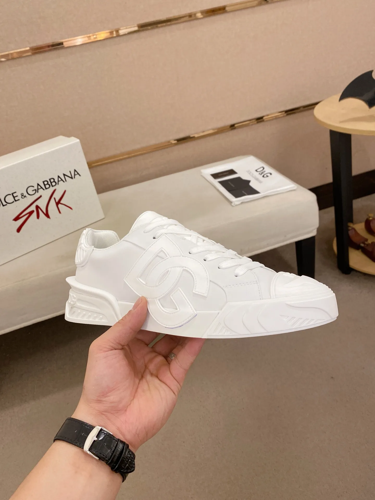 Men's shoes 💰: 660💰 (top quality) The latest sports style DG hot model recommendation, 👉 first launch of men's shoes 😻 I am really crazy about it, top design, impeccable comfort, absolute best-seller, imported cowhide upper, full cowhide lining🐂. Original replica, the latest cool outsole 💥👟Number of codes: 38-44 (45/custom-made, non-refundable)